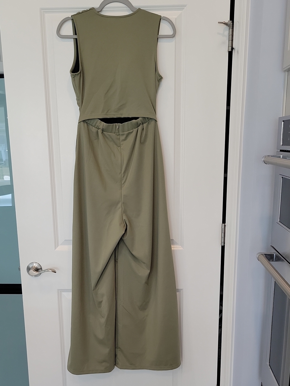 Halara V-Neck Sleeveless Ruched Pocket Jumpsuit Easy Peezy Green Small NWOT - Picture 10 of 10